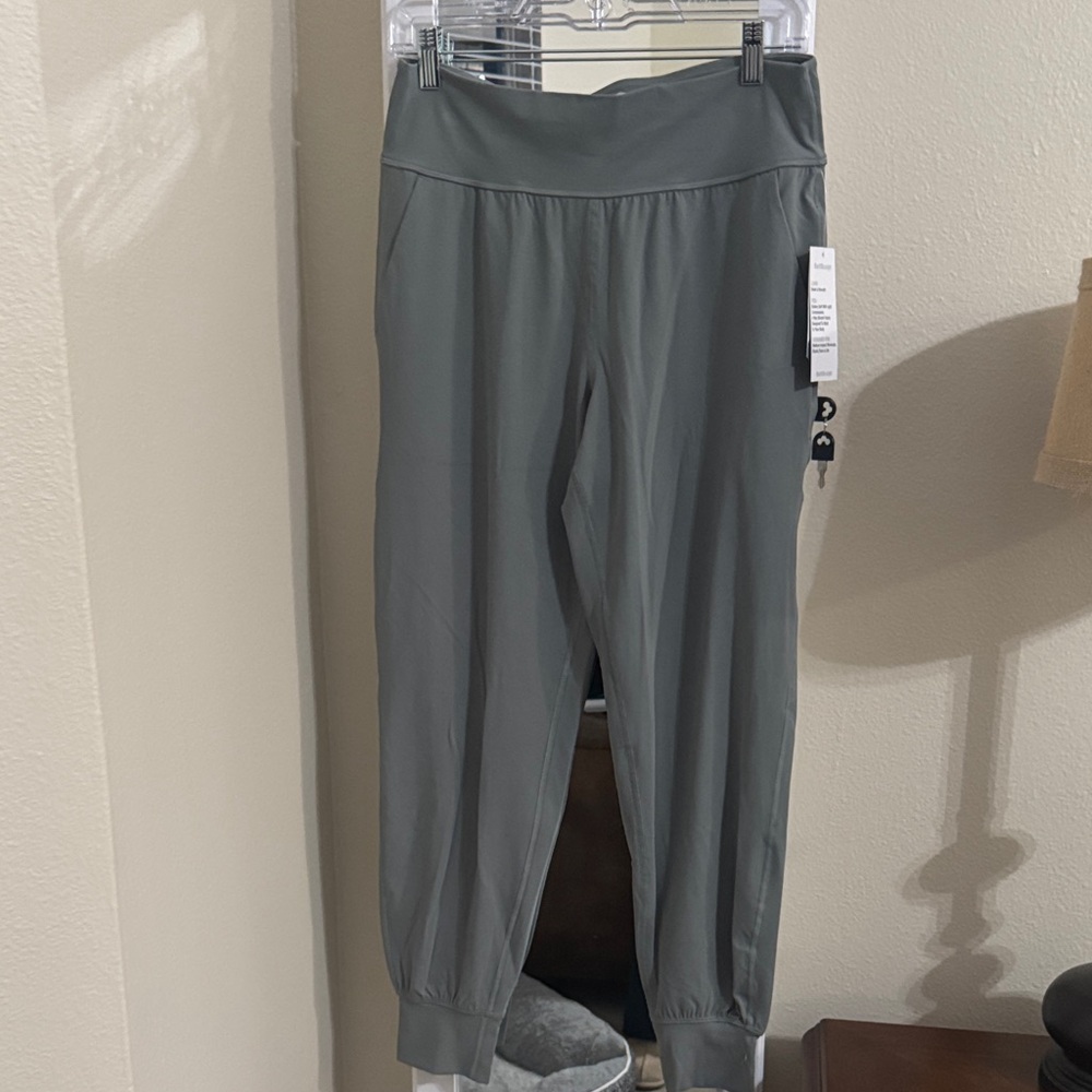 Avia SoftSculpt green Jogger Pants NWT